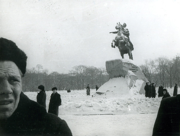 786. УВОЛЬТЕ.